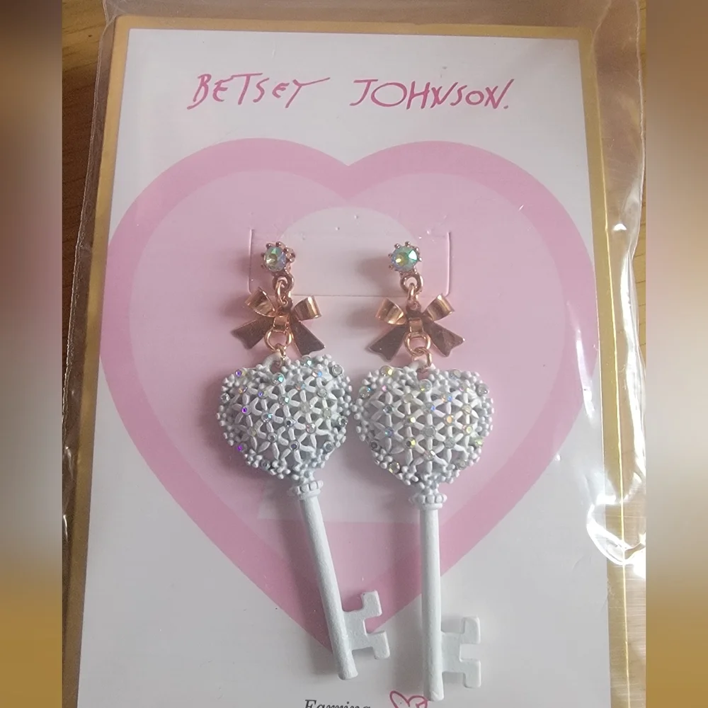 LUV BETSEY JOHNSON Pink Quilted Backpack & Key Earrings